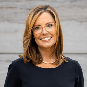 Tracy-Headshot-Web-2022